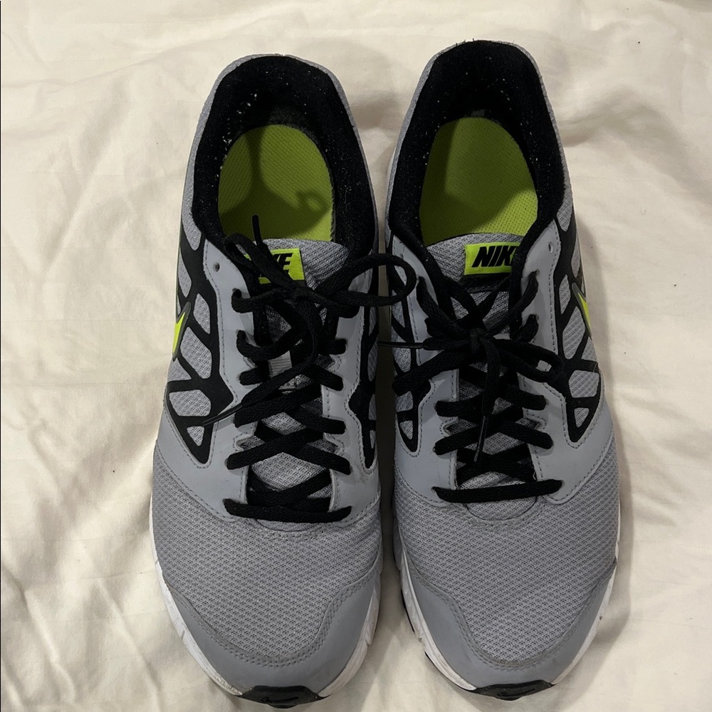Nike Men's Gray Running Shoes